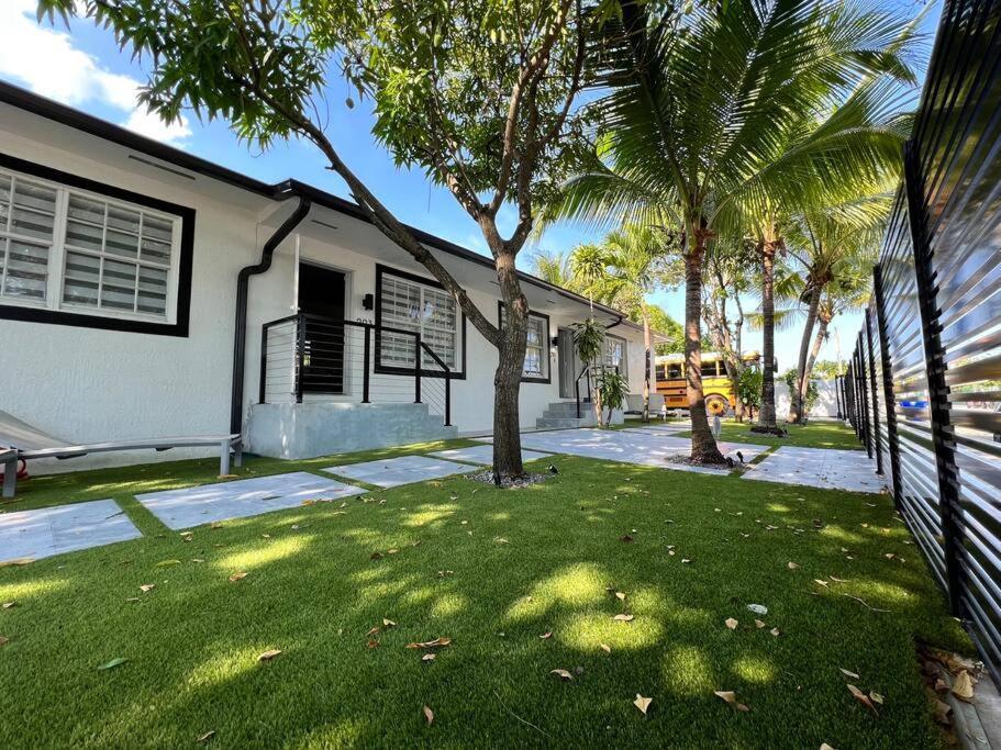 Stylish 3/2 Centrally Located! Appartamento